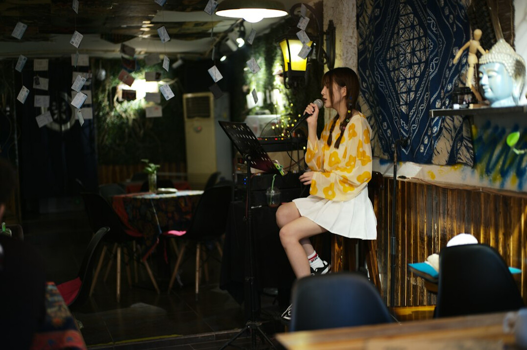 celebrity hidden cafe